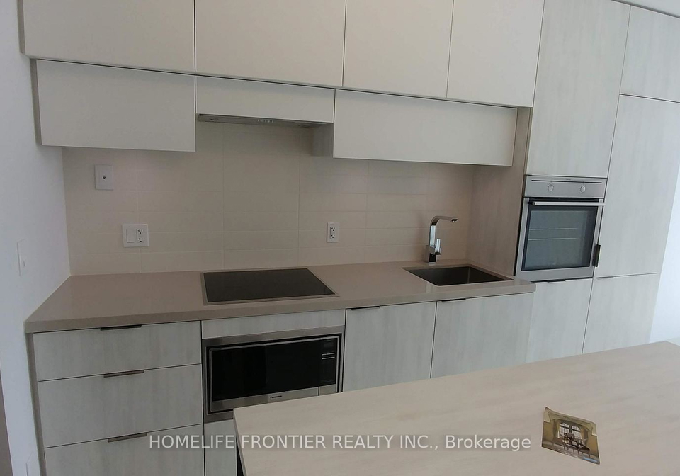 8-eglinton-avenue-toronto-ontario-c12195890