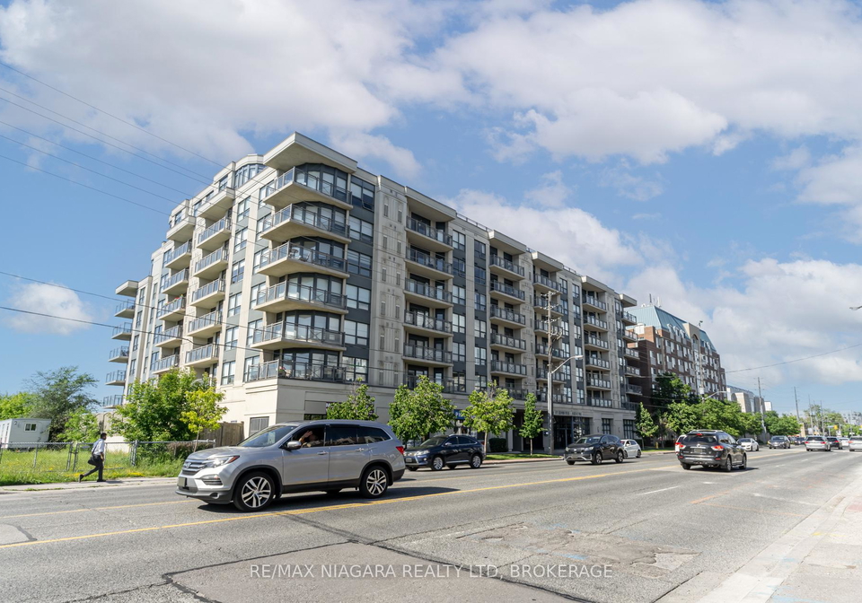 872-sheppard-avenue-w-toronto-ontario-c12199587