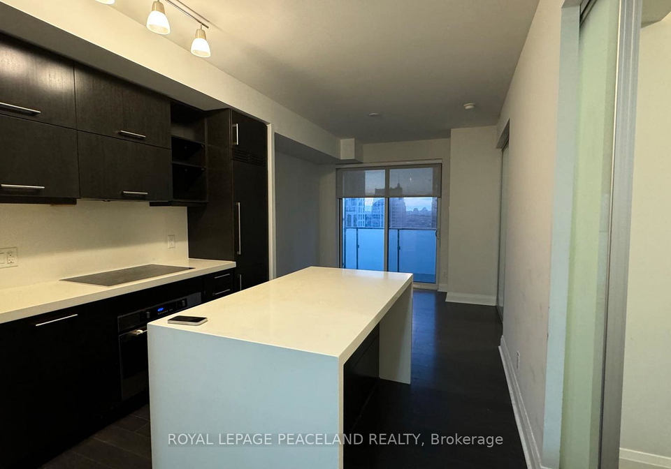 1080-bay-street-toronto-ontario-c12203760