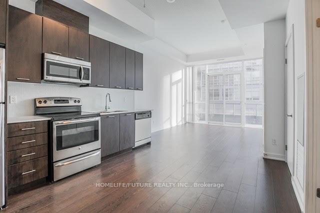 20-bruyeres-mews-toronto-ontario-c12203868