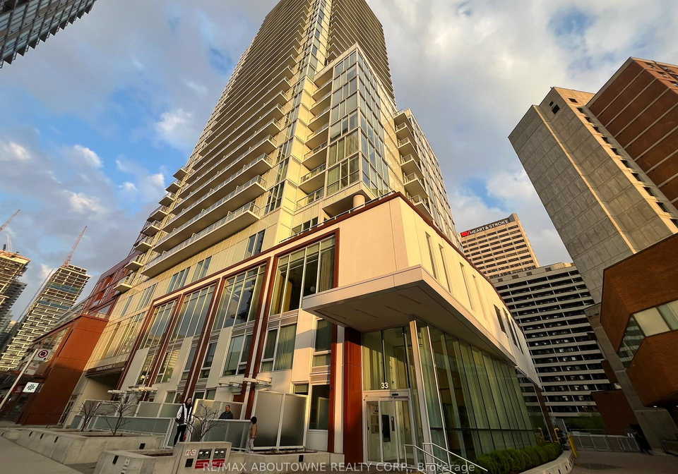 33-helendale-avenue-toronto-ontario-c12205284
