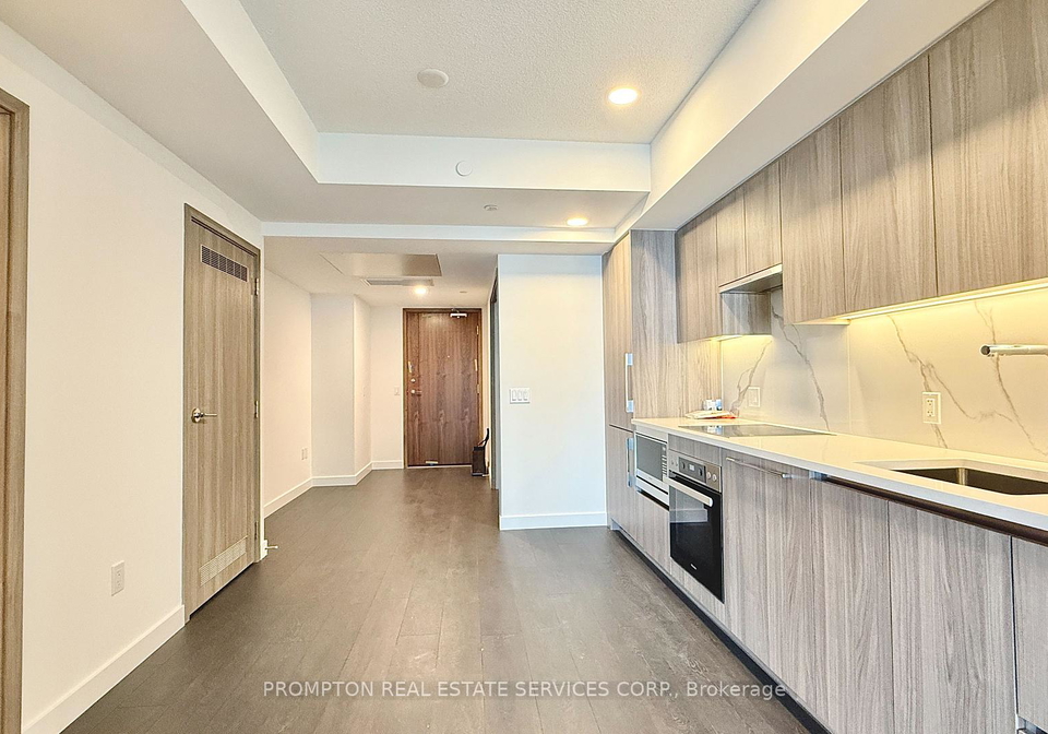 3-concord-cityplace-way-toronto-ontario-c12205585