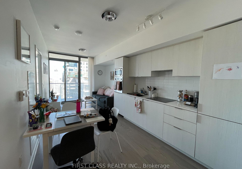 11-wellesley-street-w-toronto-ontario-c12205645