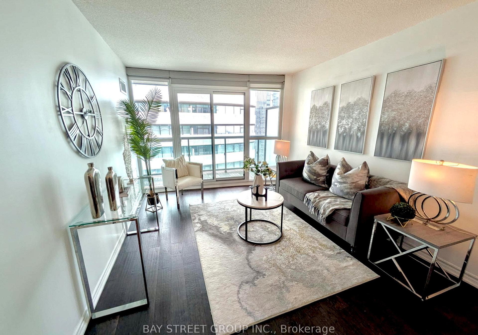 19-grand-trunk-crescent-e-toronto-ontario-c12205740