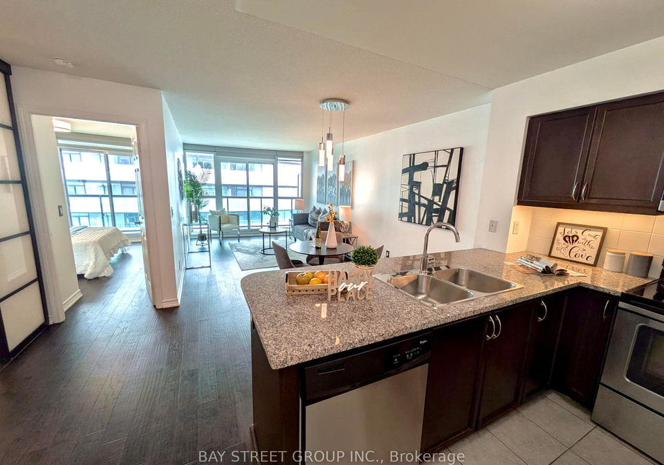 19-grand-trunk-crescent-e-toronto-ontario-c12205740