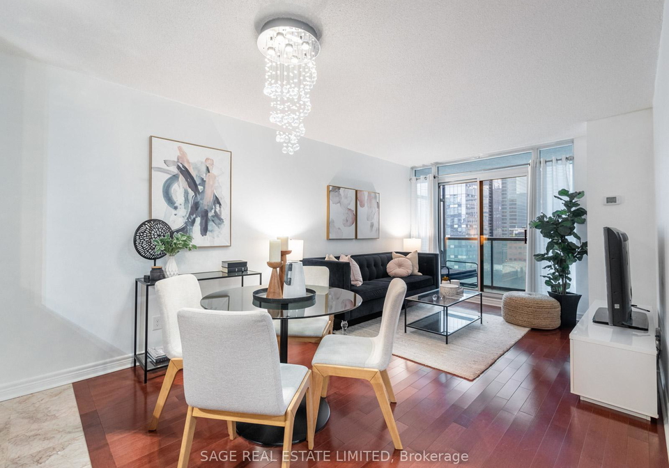 30-grand-trunk-crescent-toronto-ontario-c12206029
