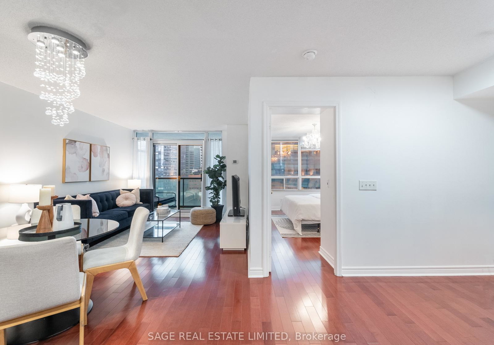 30-grand-trunk-crescent-toronto-ontario-c12206029