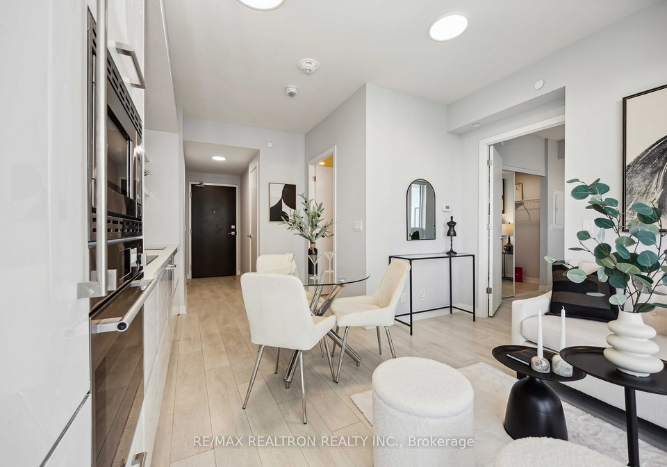2221-yonge-street-toronto-ontario-c12206236