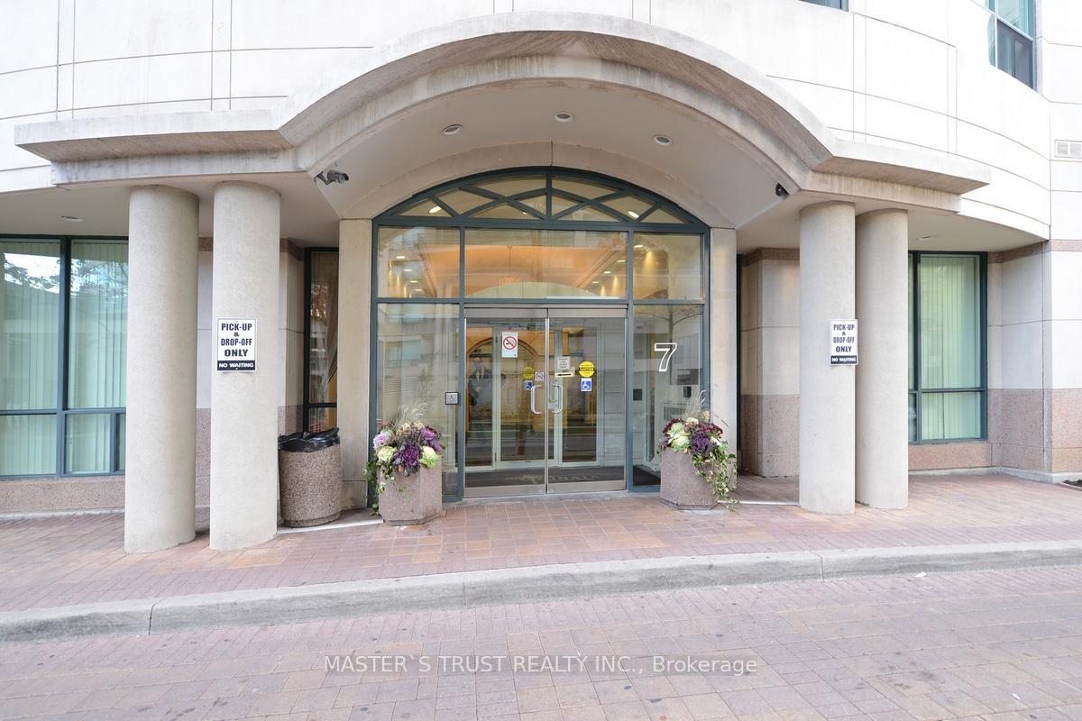 7lorraine-drive-toronto-ontario-c12208193