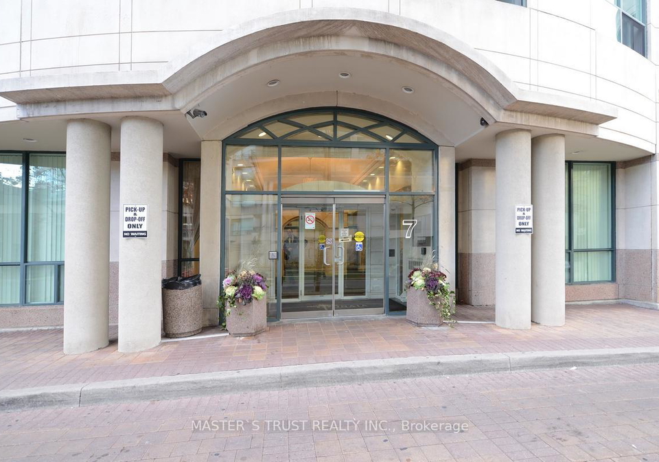 7lorraine-drive-toronto-ontario-c12208193