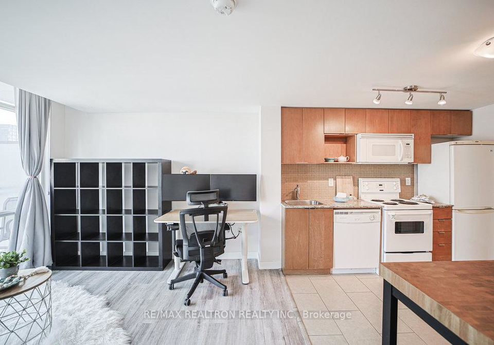 15-fort-york-boulevard-toronto-ontario-c12208324