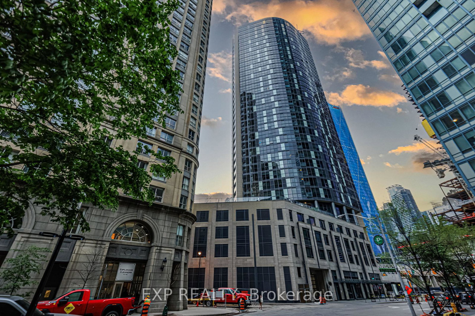 1-the-esplanade-toronto-ontario-c12208888
