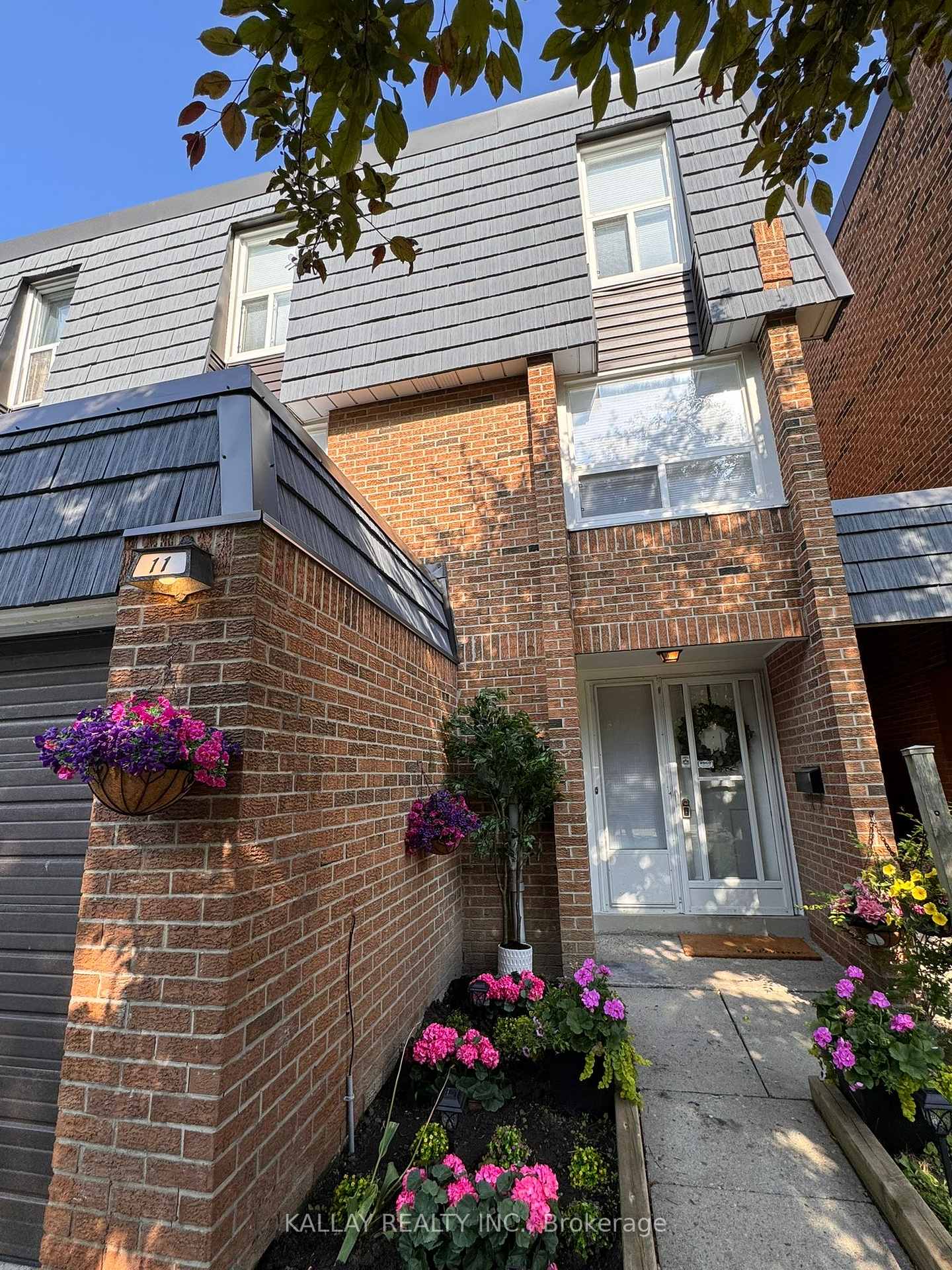 11-sego-royalway-north-york-ontario-c12209016