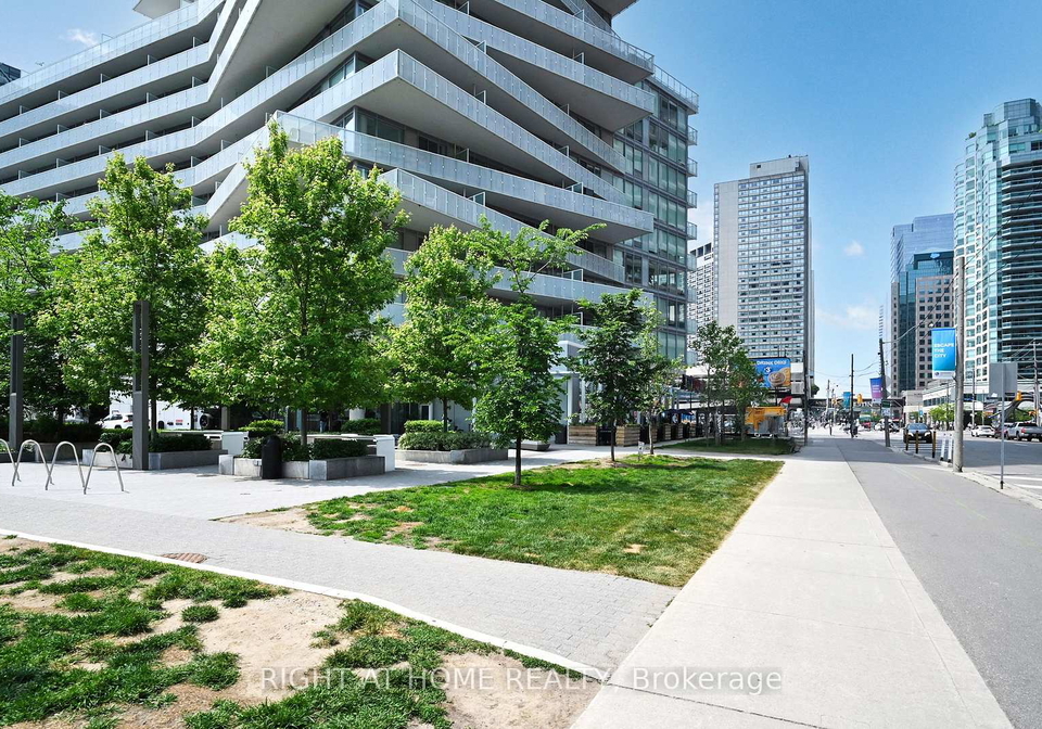 15-queens-quay-e-toronto-ontario-c12210332