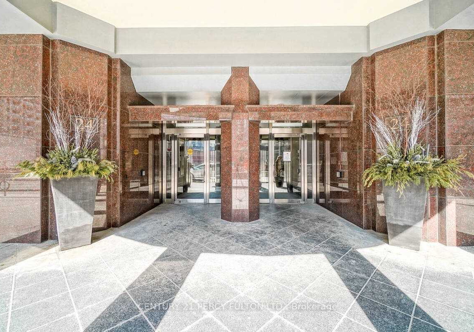 24-wellesley-street-w-toronto-ontario-c12210373