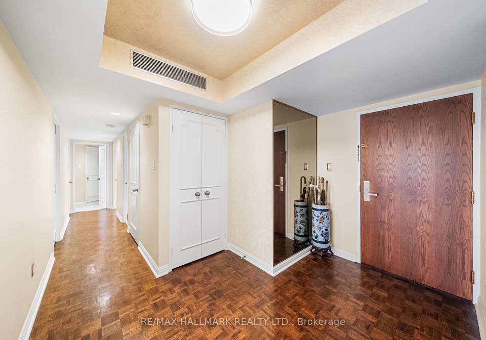 900-yonge-street-toronto-ontario-c12210393