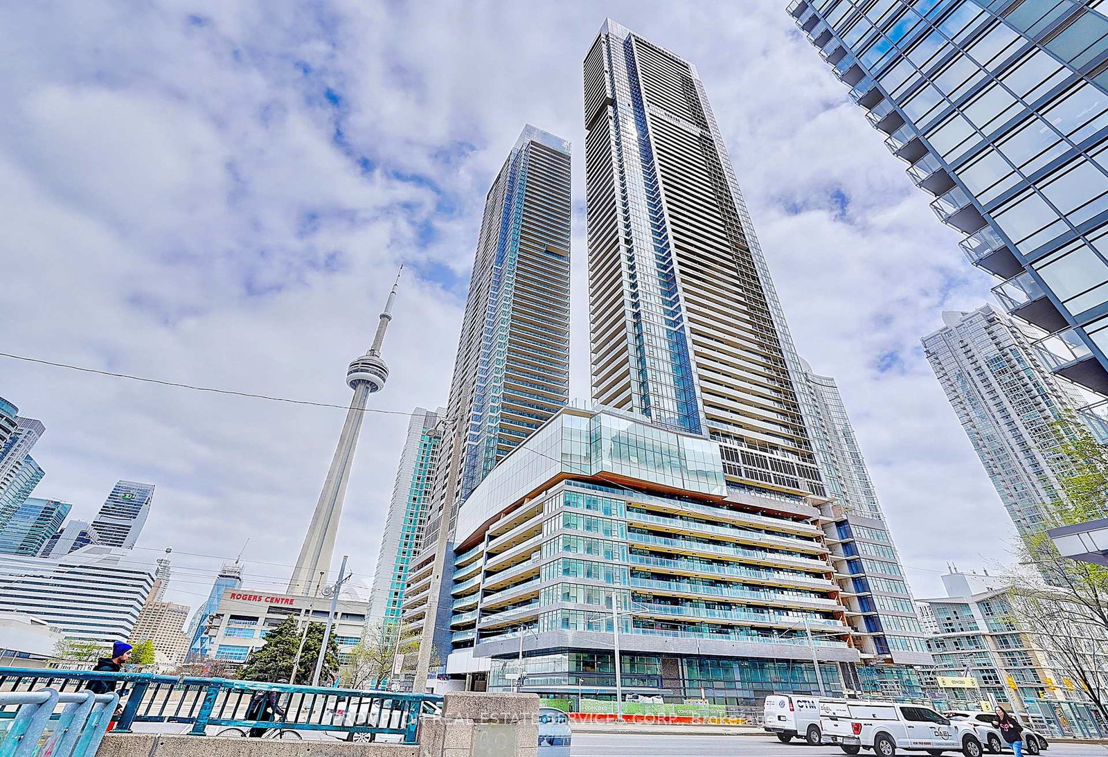 1-concord-cityplace-way-toronto-ontario-c12210625