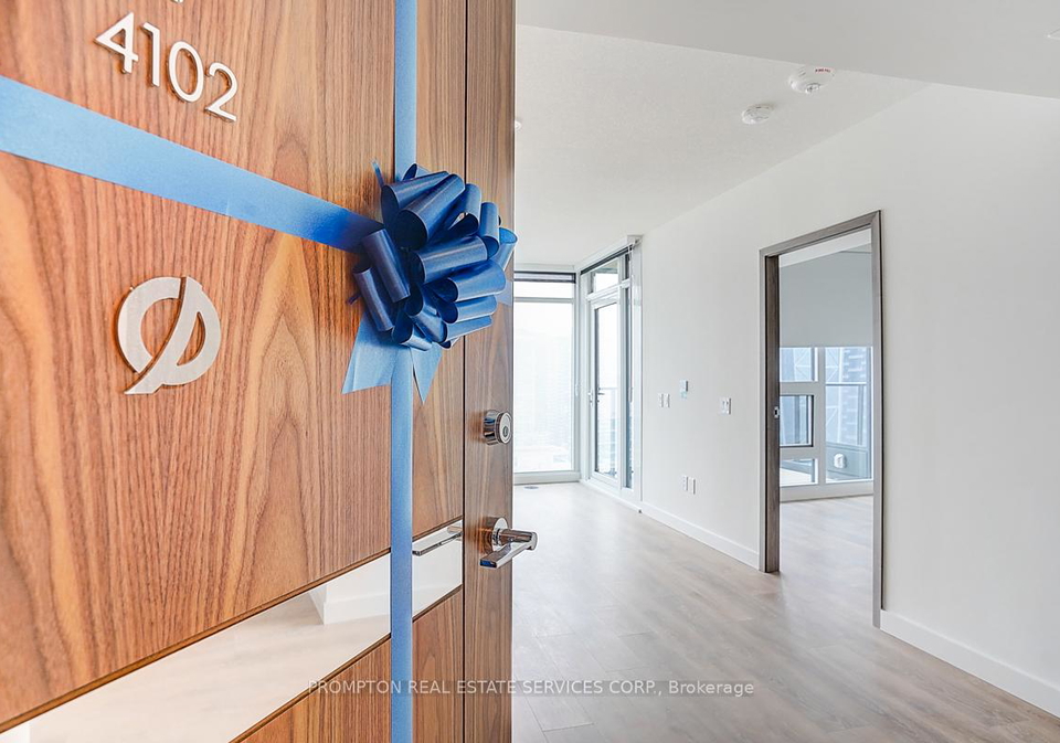 1-concord-cityplace-way-toronto-ontario-c12210625
