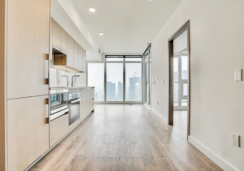 1-concord-cityplace-way-toronto-ontario-c12210625