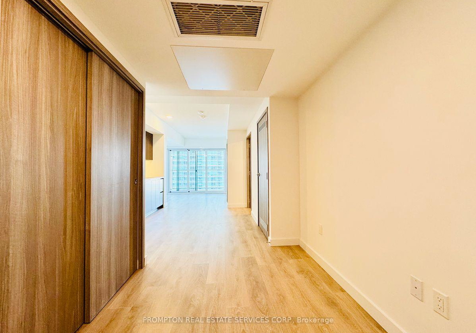 3-concord-cityplace-way-toronto-ontario-c12210775