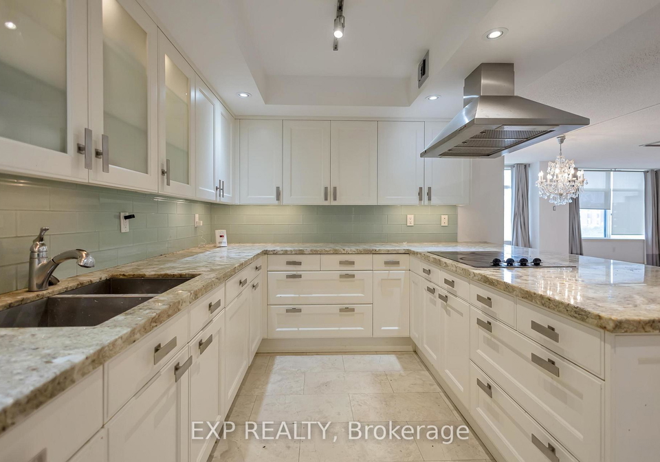 900-yonge-street-toronto-ontario-c12212591