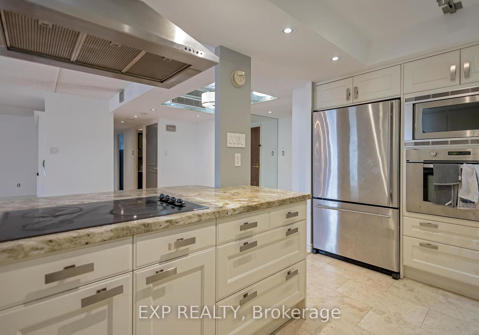 900-yonge-street-toronto-ontario-c12212591