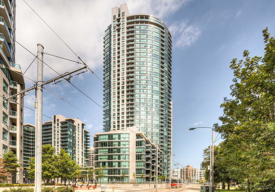 215-fort-york-boulevard-toronto-ontario-c12212632