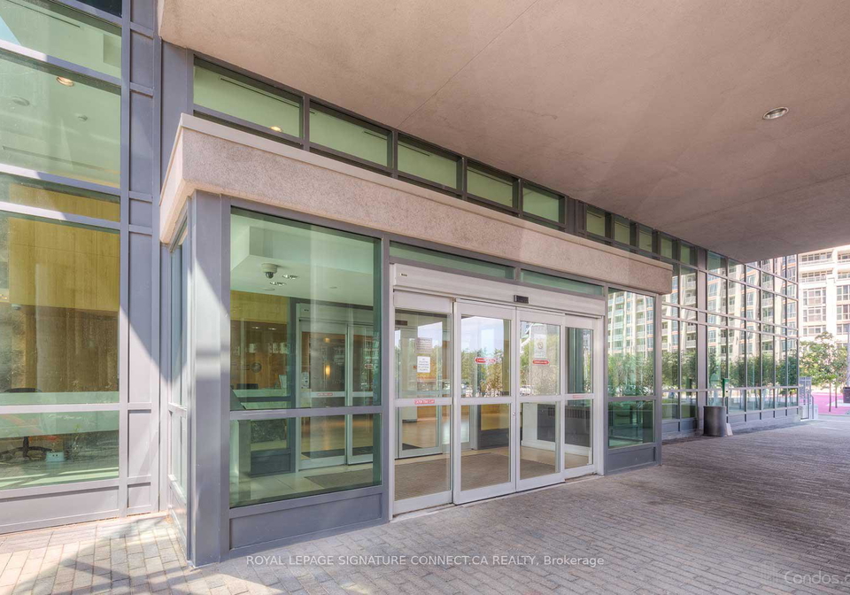 215-fort-york-boulevard-toronto-ontario-c12212632