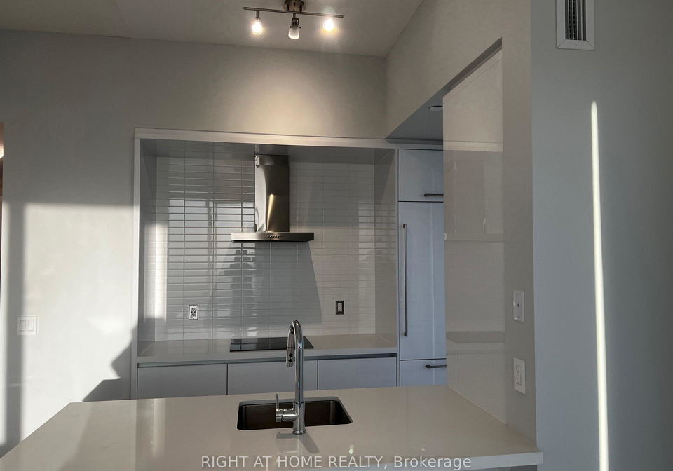 2221-yonge-street-toronto-ontario-c12214482