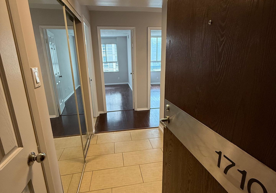 717-bay-street-toronto-ontario-c12215241