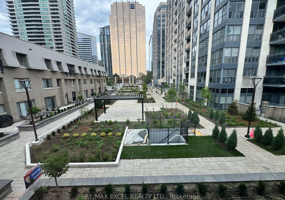 38-hollywood-avenue-north-york-ontario-c12215620