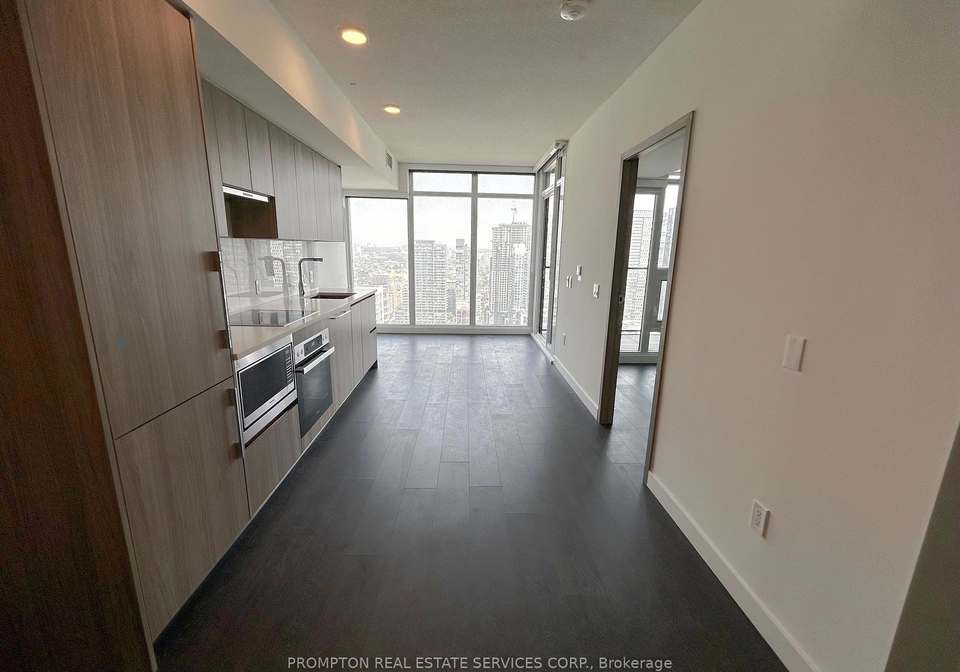 1-concord-cityplace-way-toronto-ontario-c12216074