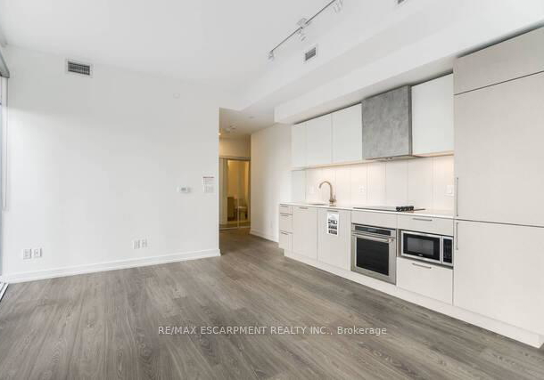 19-western-battery-road-toronto-ontario-c12216248