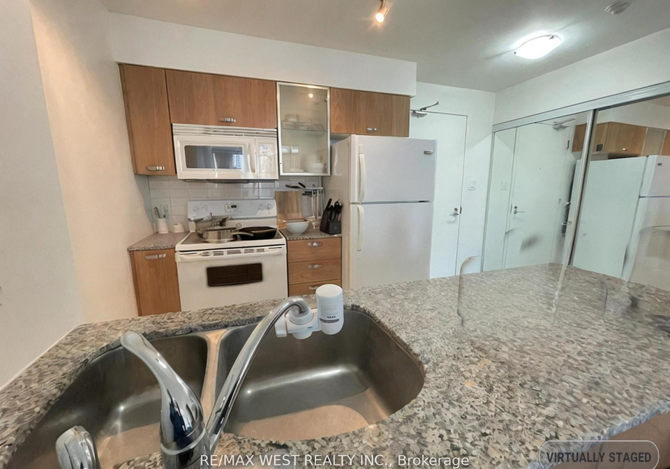 38-grenville-street-toronto-ontario-c12216304