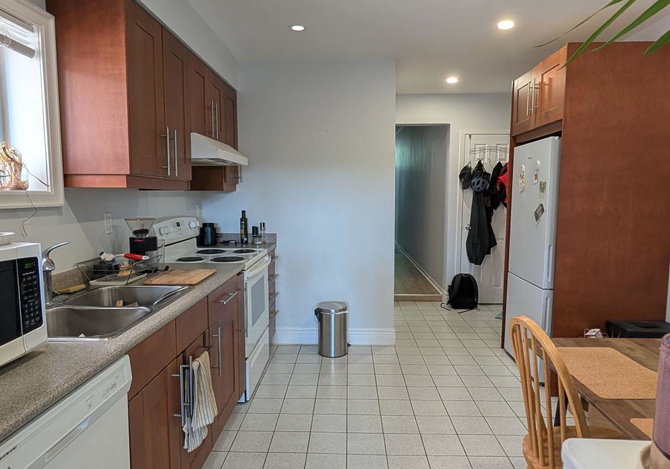 141a-niagara-street-toronto-ontario-c12216721