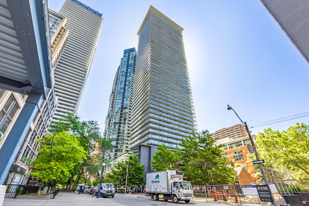 33-charles-street-e-toronto-ontario-c12217479