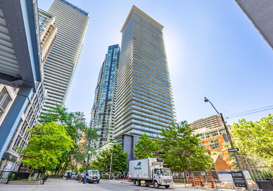 33-charles-street-e-toronto-ontario-c12217479
