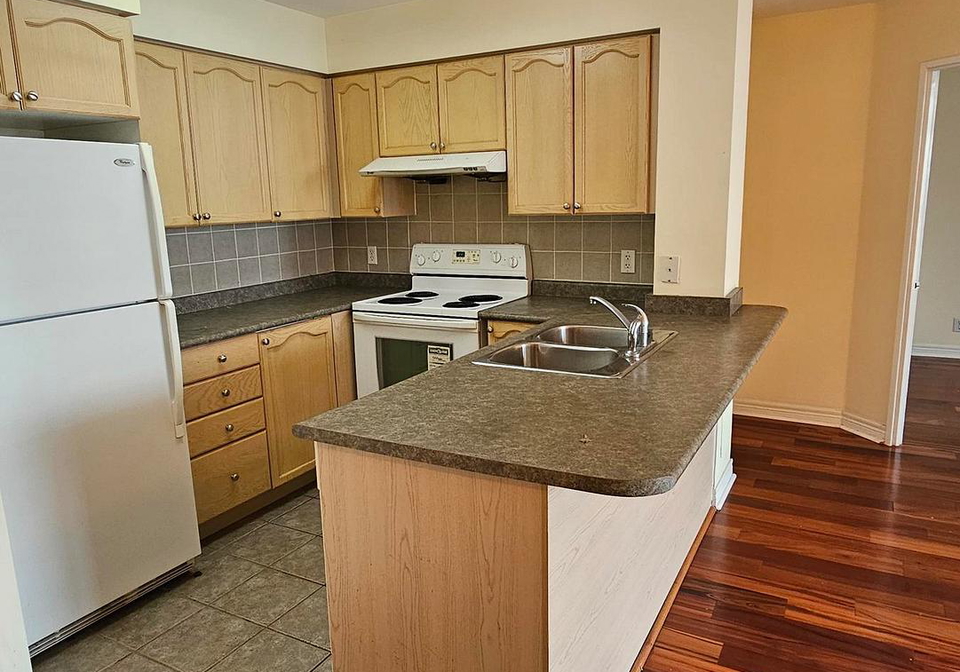 23-hollywood-avenue-north-york-ontario-c12217757