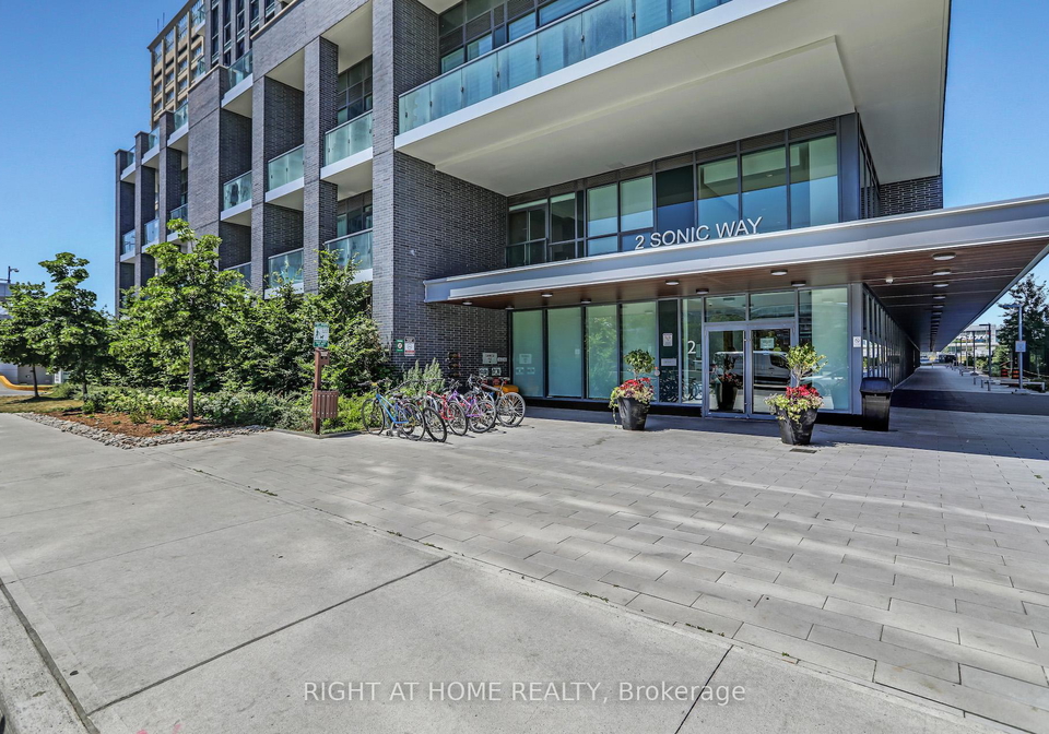 2-sonic-way-ne-east-york-ontario-c12217791