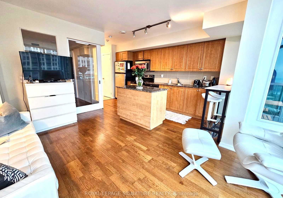 215-fort-york-boulevard-toronto-ontario-c12218572