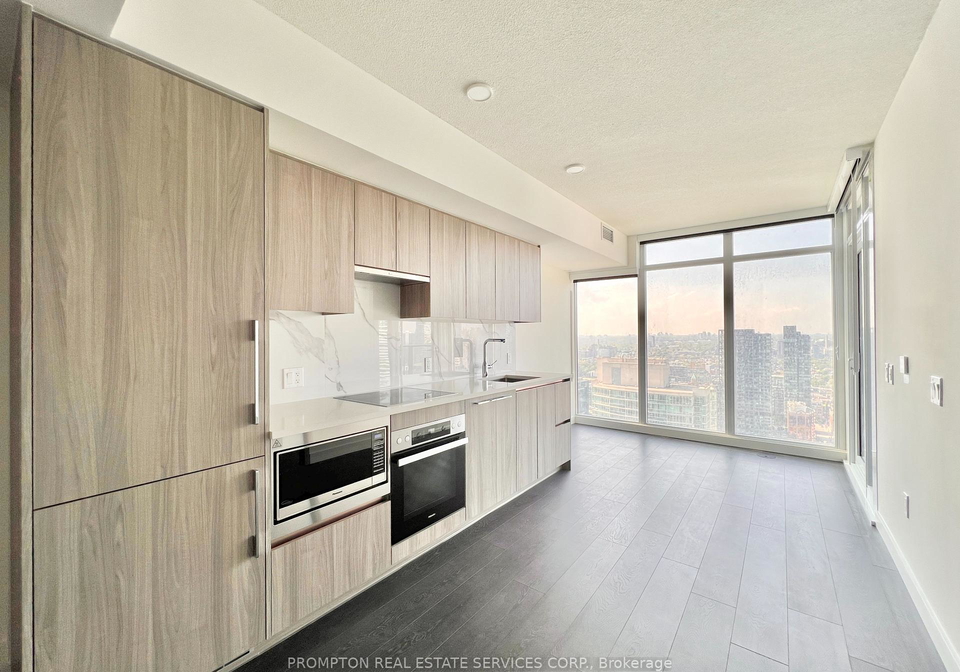 1-concord-cityplace-way-toronto-ontario-c12219267