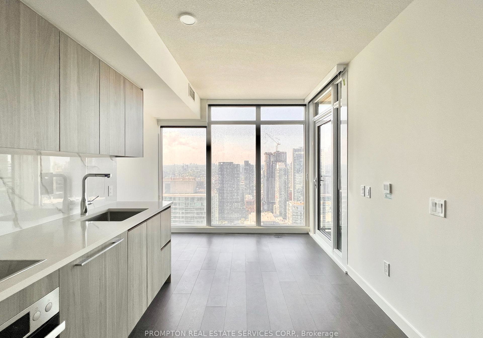 1-concord-cityplace-way-toronto-ontario-c12219267