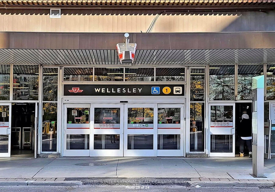 8-wellesley-street-e-toronto-ontario-c12219428