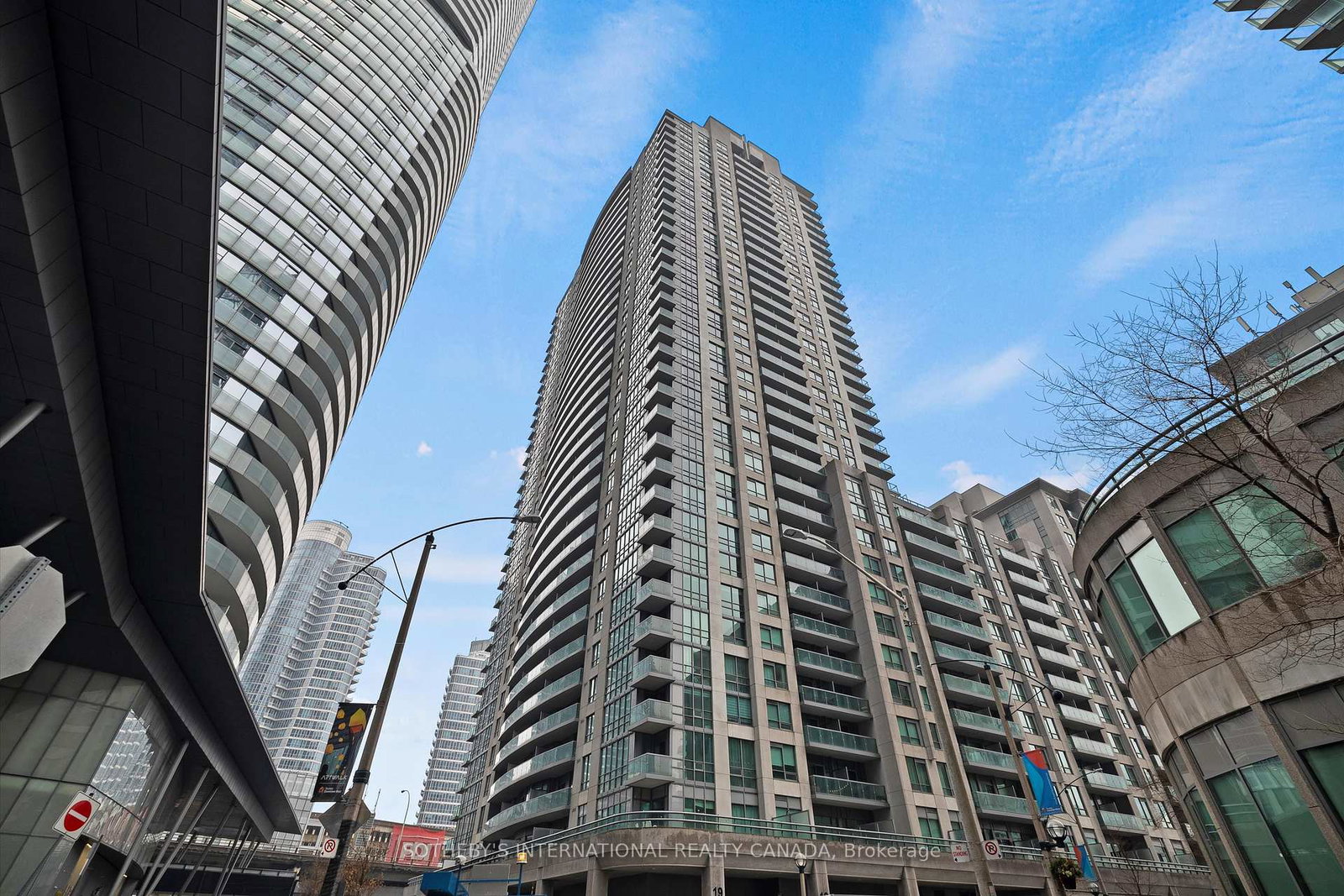 19-grand-trunk-crescent-toronto-ontario-c12221274