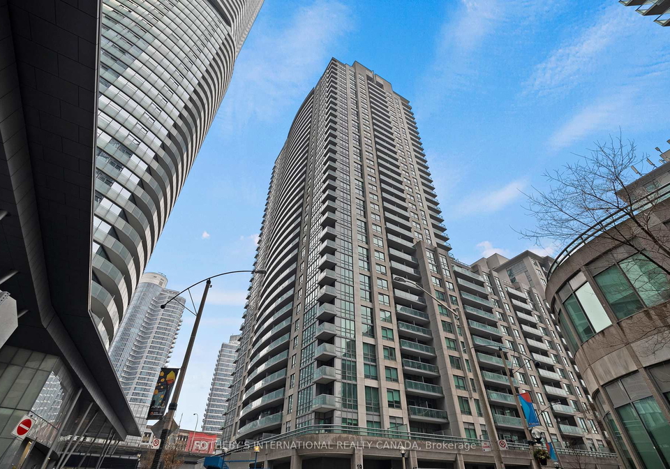 19-grand-trunk-crescent-toronto-ontario-c12221274