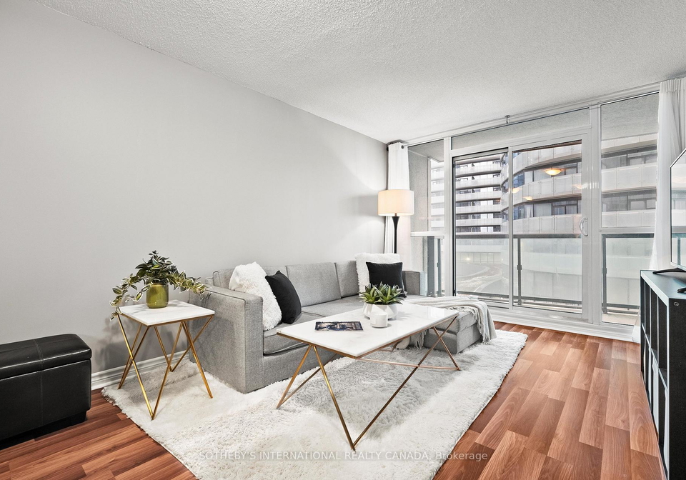 19-grand-trunk-crescent-toronto-ontario-c12221274