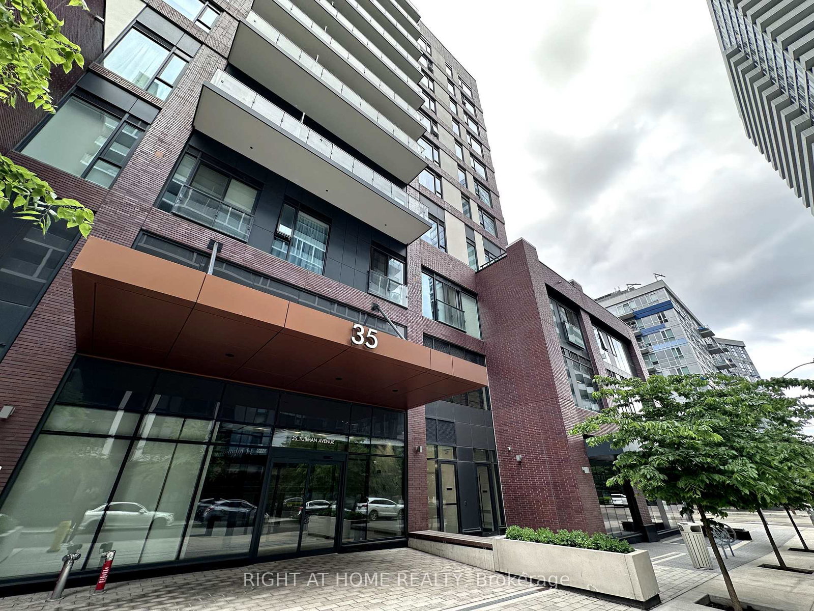 35-tubman-avenue-toronto-ontario-c12221393