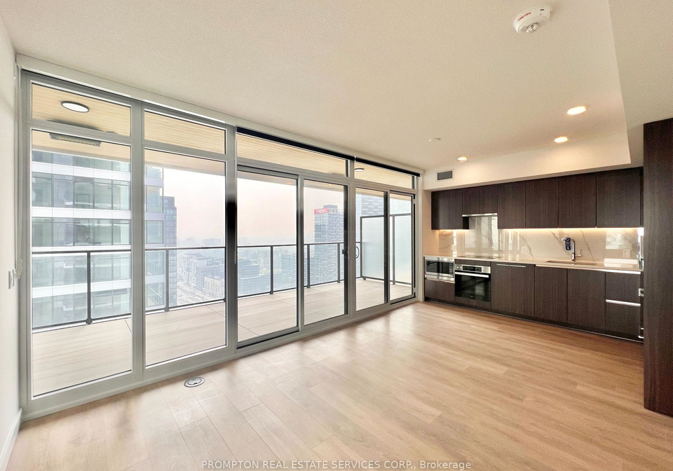 1-concord-cityplace-way-toronto-ontario-c12221485