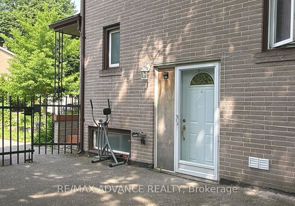 1-pynford-crescent-north-york-ontario-c12221635