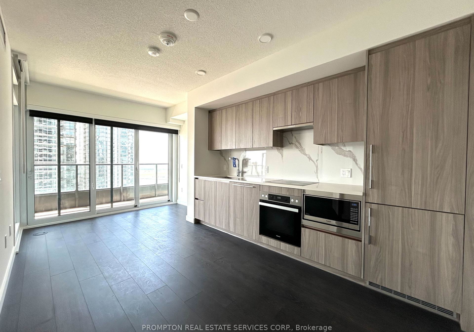 1-concord-cityplace-way-toronto-ontario-c12222574